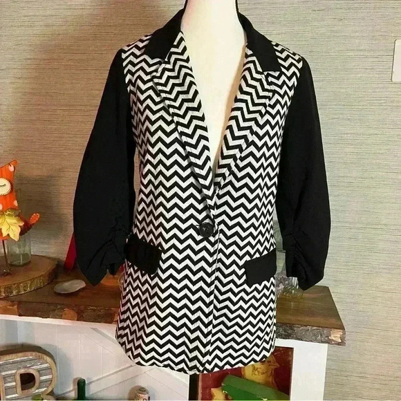 Karen Kane Chevron Print Single Button Blazer Women’s Size Small Black White - Picture 9 of 9